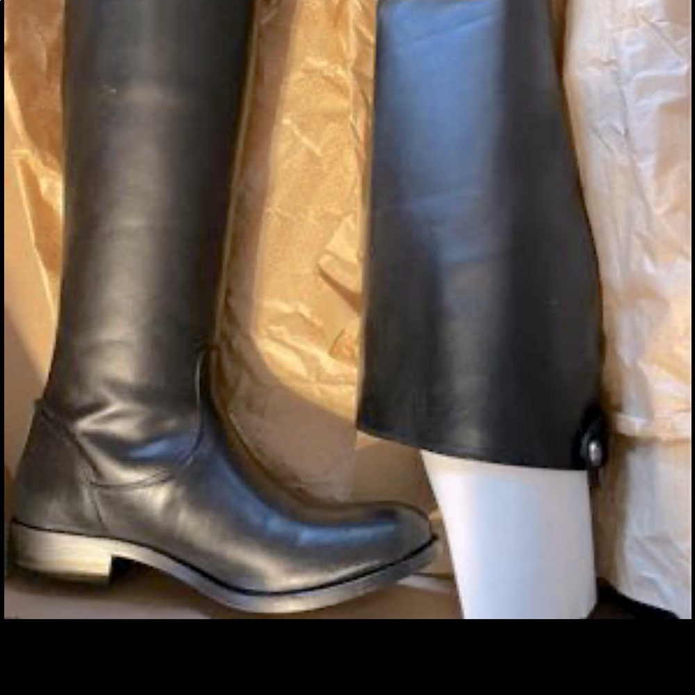 Frye Melissa Button Back Boots - size 7.5 women’s